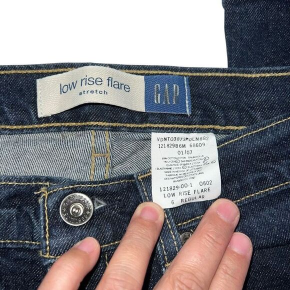 GAP Low Rise Flare Dark Wash Jeans - Size 6‎ - Picture 3 of 8